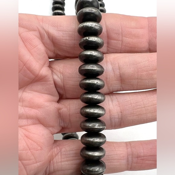 Southwestern Navajo Pearl Style Saucer Shape Silver Tone Beaded Necklace - Picture 2 of 3